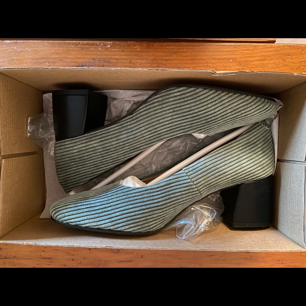 Anthropologie Green Corduroy Block Heels - NIB - Picture 3 of 3